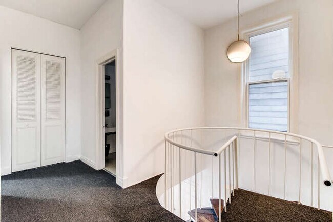 Foto del edificio - 722 W 18th St