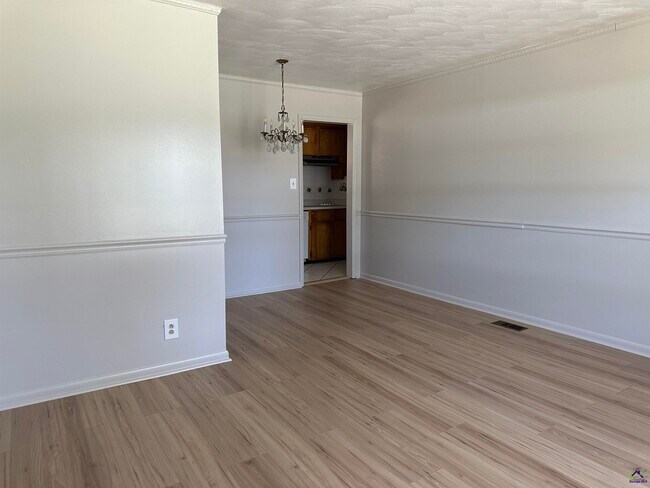 Foto del edificio - 1218 Creekwood Dr