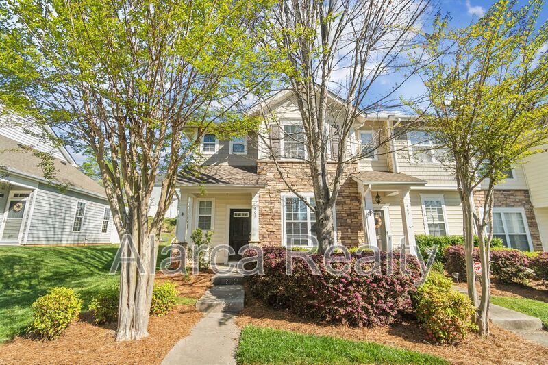 Primary Photo - 401 River Park Dr