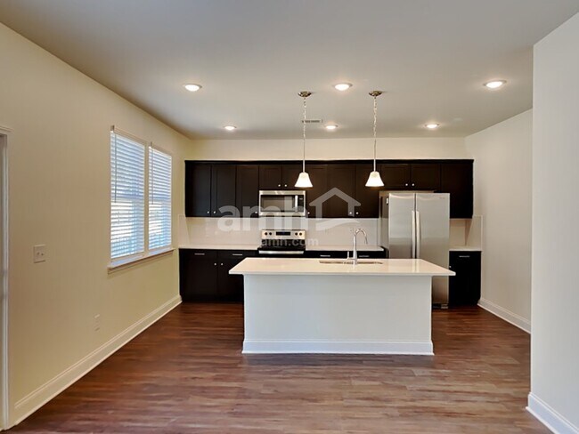 Building Photo - 110 Pecan Dr