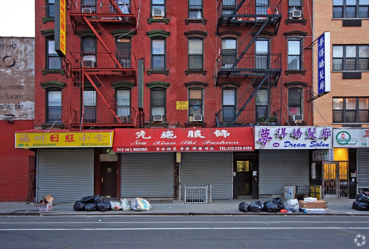 Building Photo - 146 E Broadway