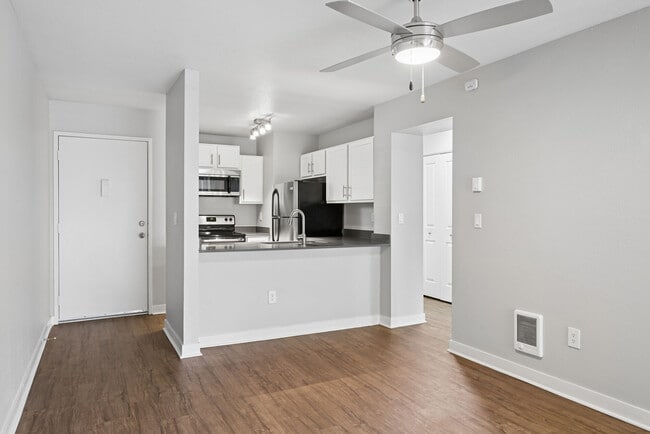 Building Photo - Sterling Pointe