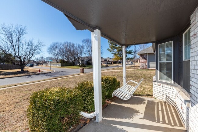 Building Photo - 3 Bed | 2 Bath in Broken Arrow!