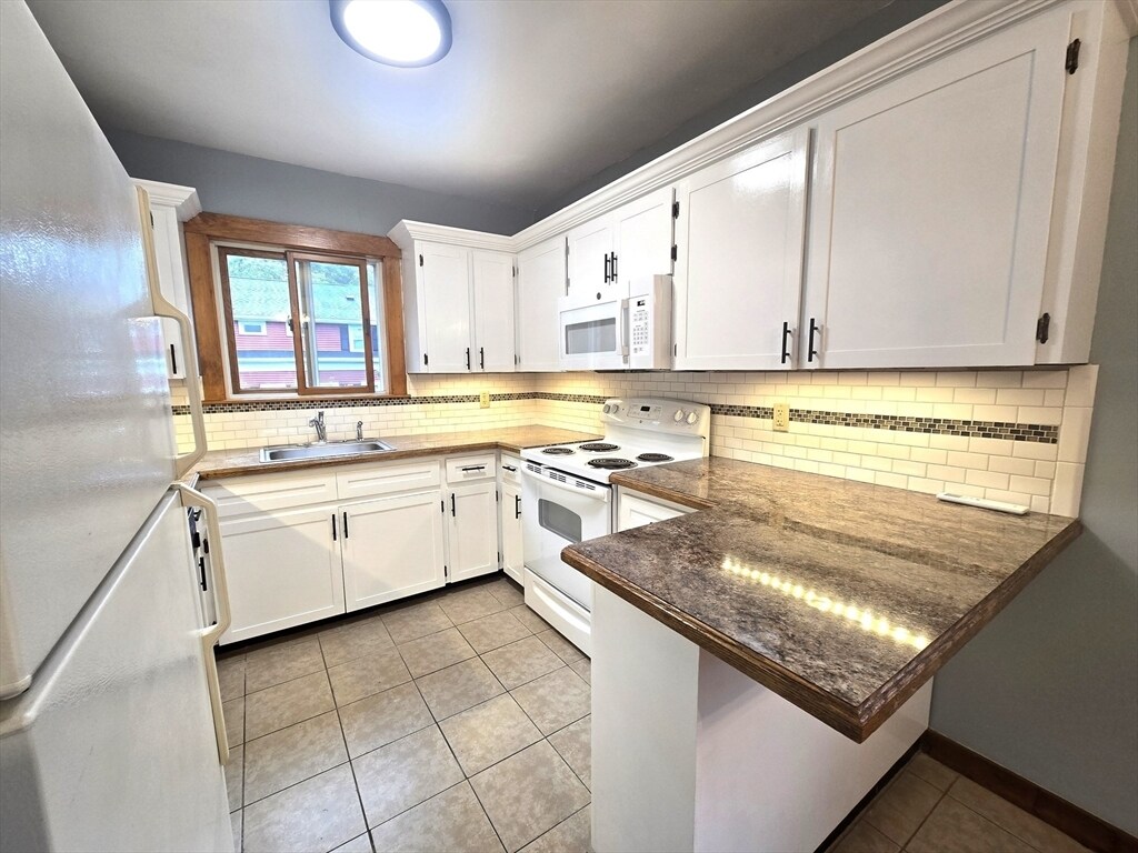 Primary Photo - 132 Turnpike St