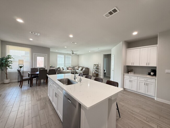 Foto del edificio - 6705 Hooper Wy