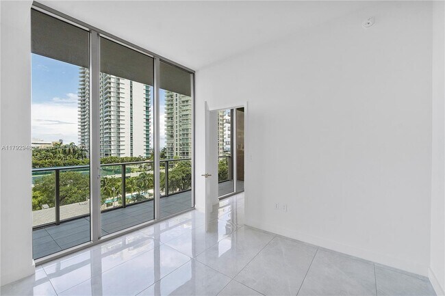 Foto del edificio - 2678 Tigertail Ave