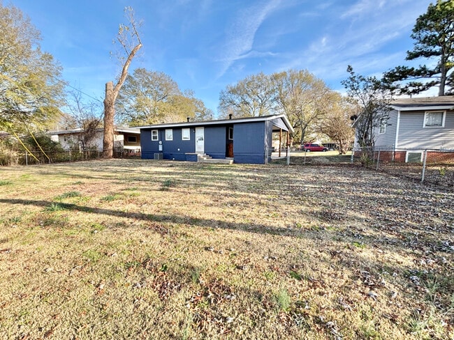 Building Photo - 720 Neal St