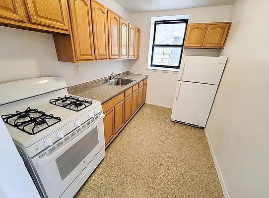 Foto principal - 2 bedroom in BRONX NY 10456