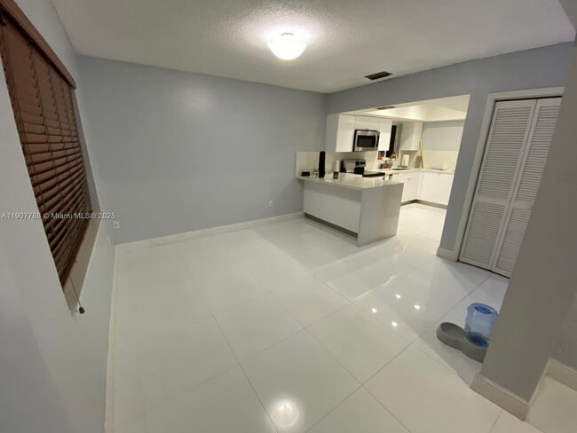 Building Photo - 10934 SW 146th Ave