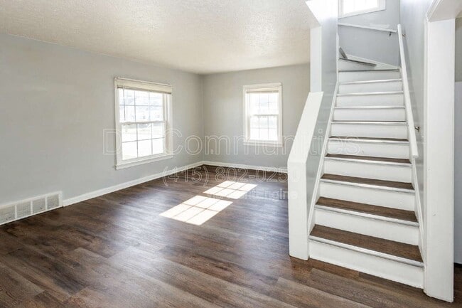 Foto del edificio - 492 E 327th St