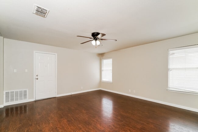 Building Photo - 8415 Chalk Hill Cove