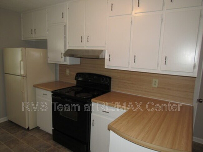 Building Photo - 3196 Sarah Lou Dr