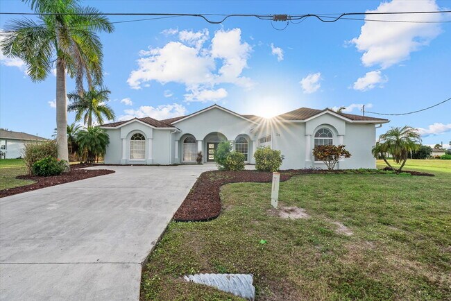 Building Photo - 39 Fairway Rd