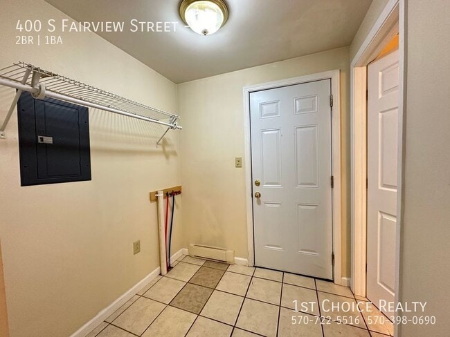 Building Photo - 2 bedroom remodeled townhouse for rent!