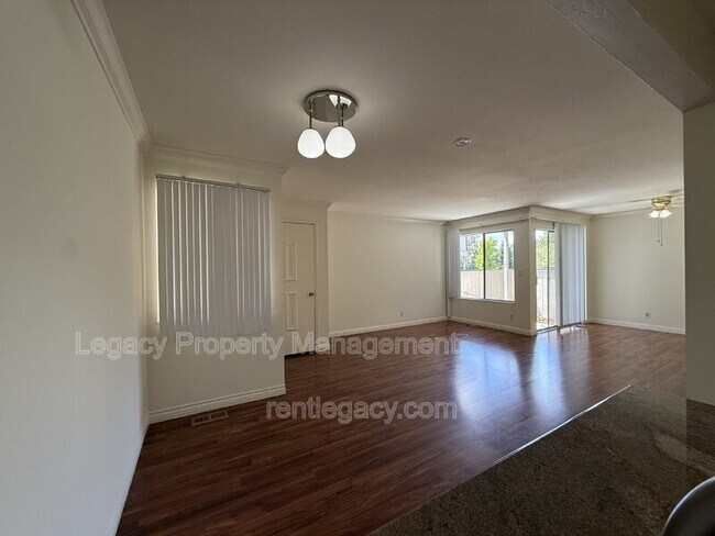 Foto del edificio - 5460 Concord Blvd