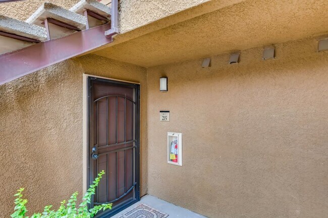 Foto del edificio - 950 Seven Hills Dr