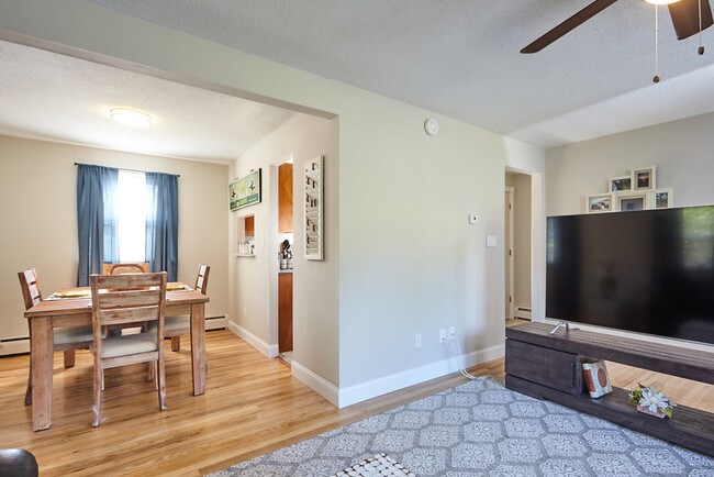 Foto del edificio - 147 Salmon Brook Dr