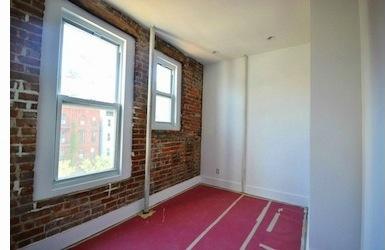 Building Photo - 440 10th Ave