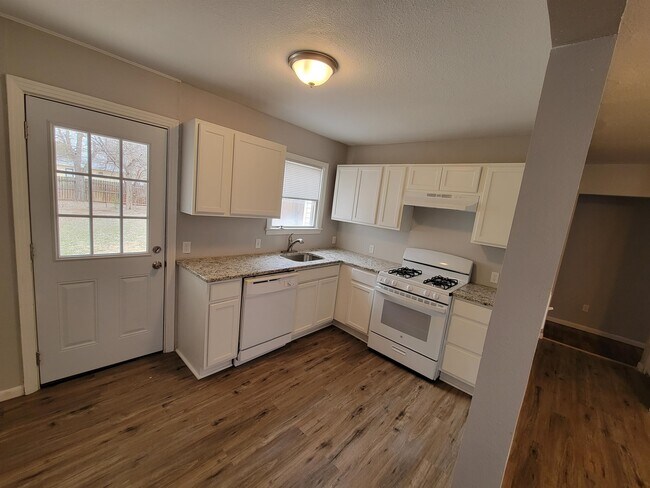 Building Photo - 305 Rockwood Dr