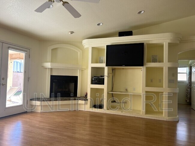 Building Photo - 4044 Cherry Tree Blvd