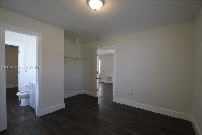 Building Photo - 1048 Avenue E