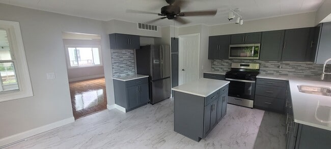 Building Photo - 1615 Washington Ave