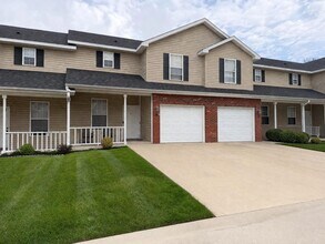 Building Photo - 5000 Derby Ridge Dr