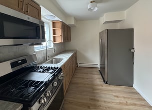 Building Photo - 180 Littleton Rd