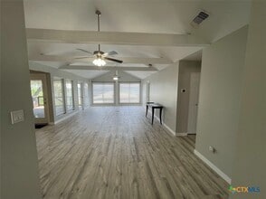 Building Photo - 744 Hill Top Dr