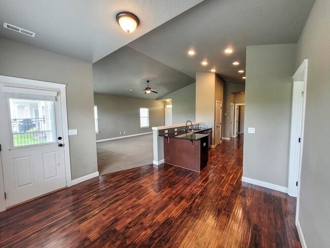 Building Photo - 225 S Legacy Ridge Dr