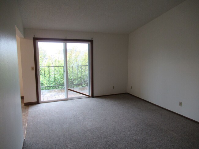 Building Photo - One Bedroom Apartment Close to Downtown
