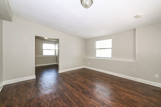 Foto del edificio - 2611 Lowes Pl