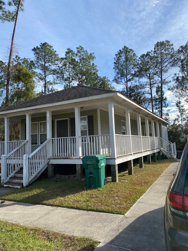 Building Photo - 907 Dicks St
