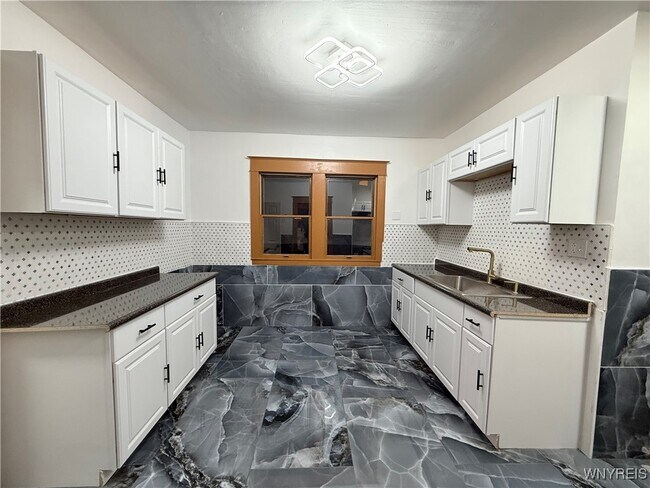 Foto del edificio - 111 Dempster St