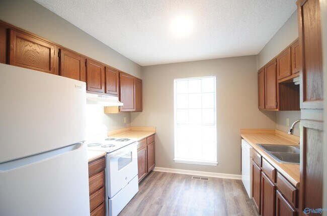 Foto del edificio - 2606 Wynterhall Rd SE