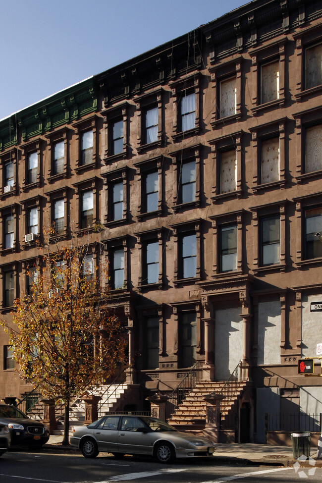 Foto del edificio - 1990 Madison Ave