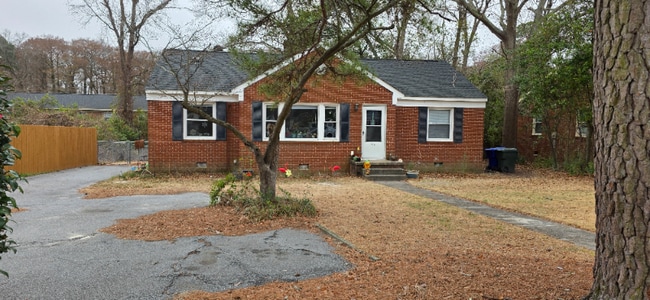 Photo - 2506 E 4th St House