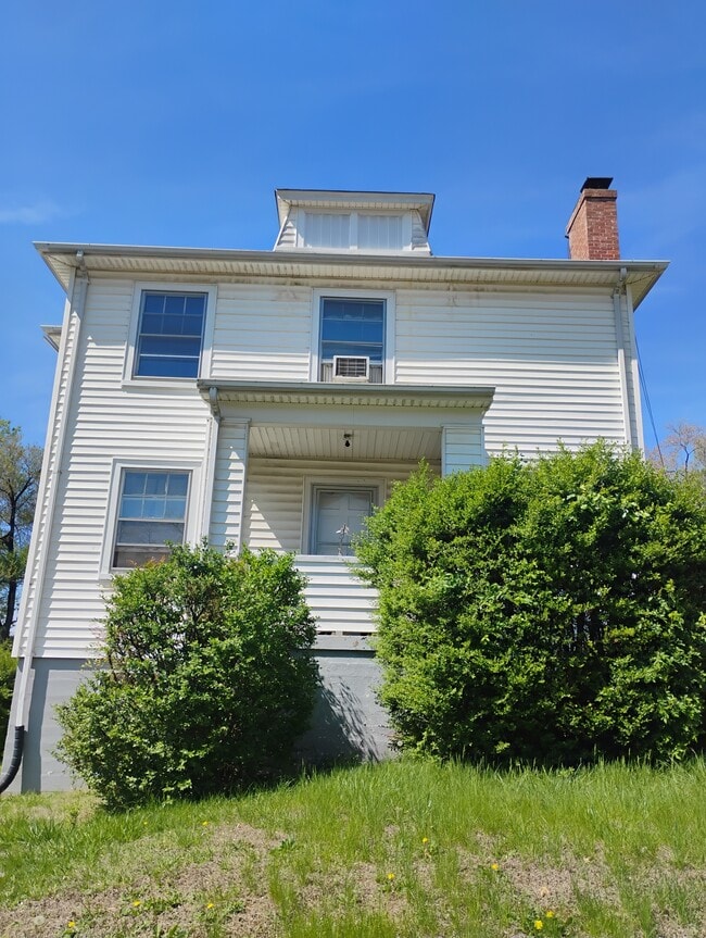 Building Photo - 701 Orchard St