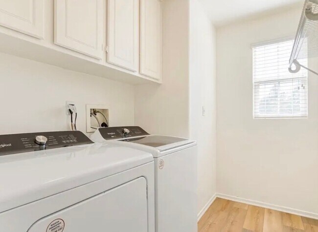 Building Photo - 32358 Gardenvail Dr