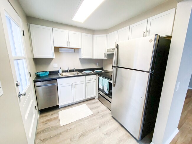 Building Photo - 1122 Catalpa Cir