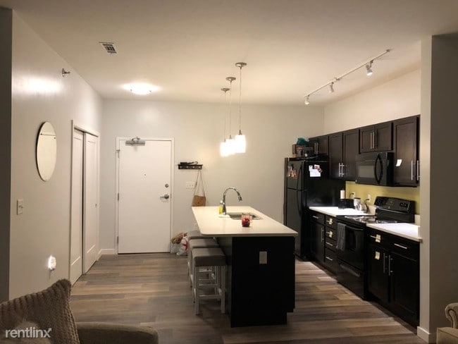 Building Photo - 2 br, 2 bath Apartment - 128 W Mishawaka Ave