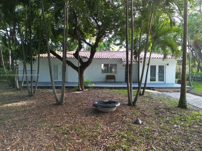 Foto del edificio - 1110 NE 119th St