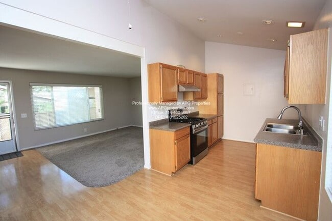 Building Photo - 1490 Cabrillo Park Dr