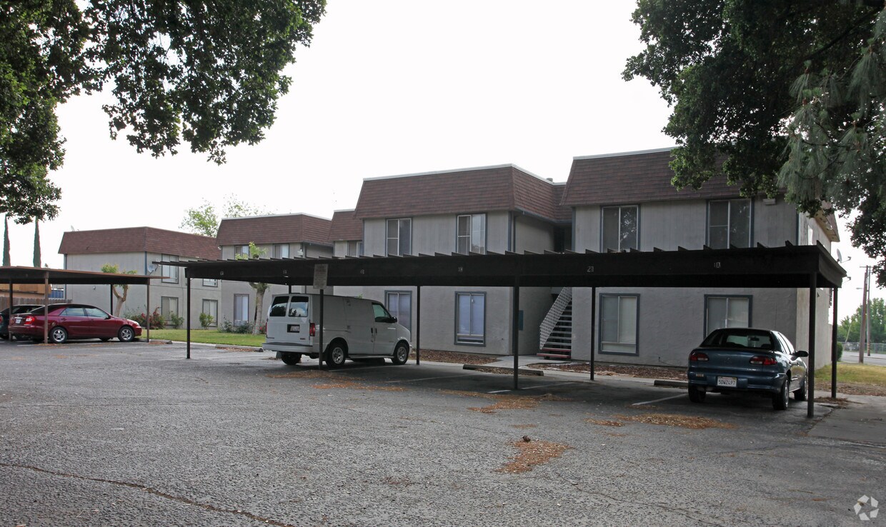 Building Photo - 420 Swan St