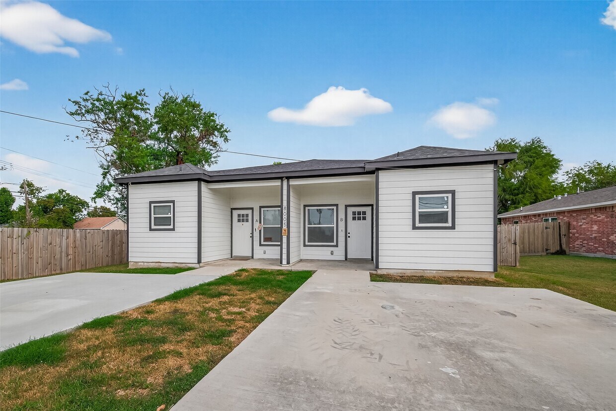Foto principal - 8005 Sexton St