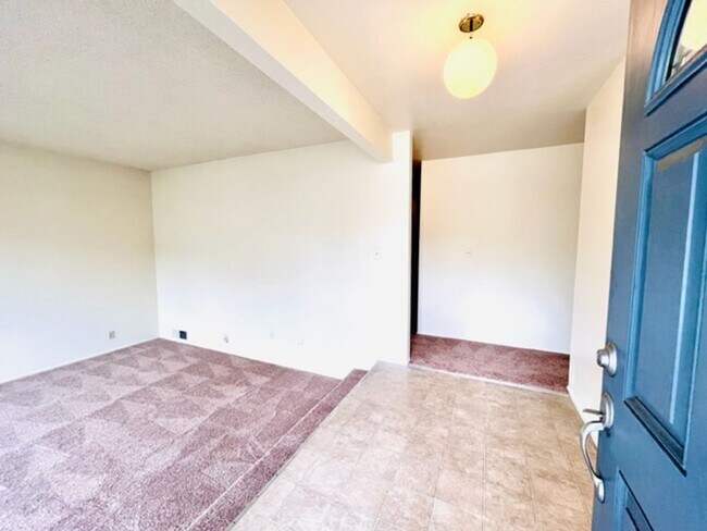 Building Photo - Move-In Ready 4BD/2BA Single Story, Ranch-...