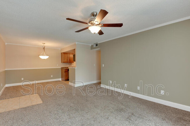 Building Photo - 3737 Loretto Rd
