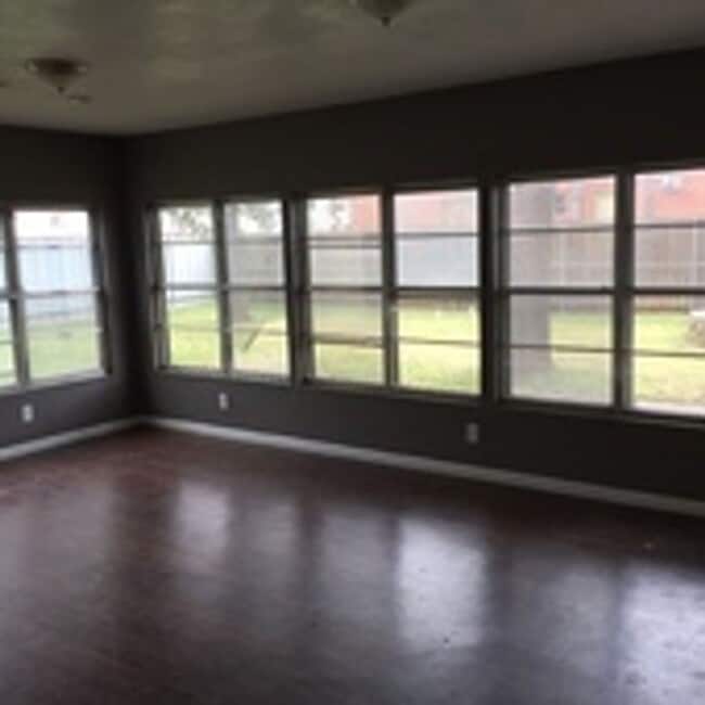 Foto del edificio - Pre Leasing for fall 2026! 5/3 in Medical District!