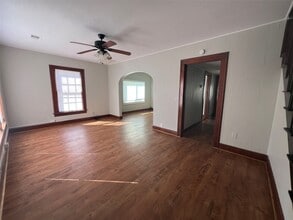 Building Photo - 514 10th Ave N