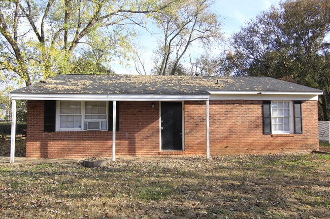 Building Photo - 3 Bedroom 1 Bath home in Taylors!